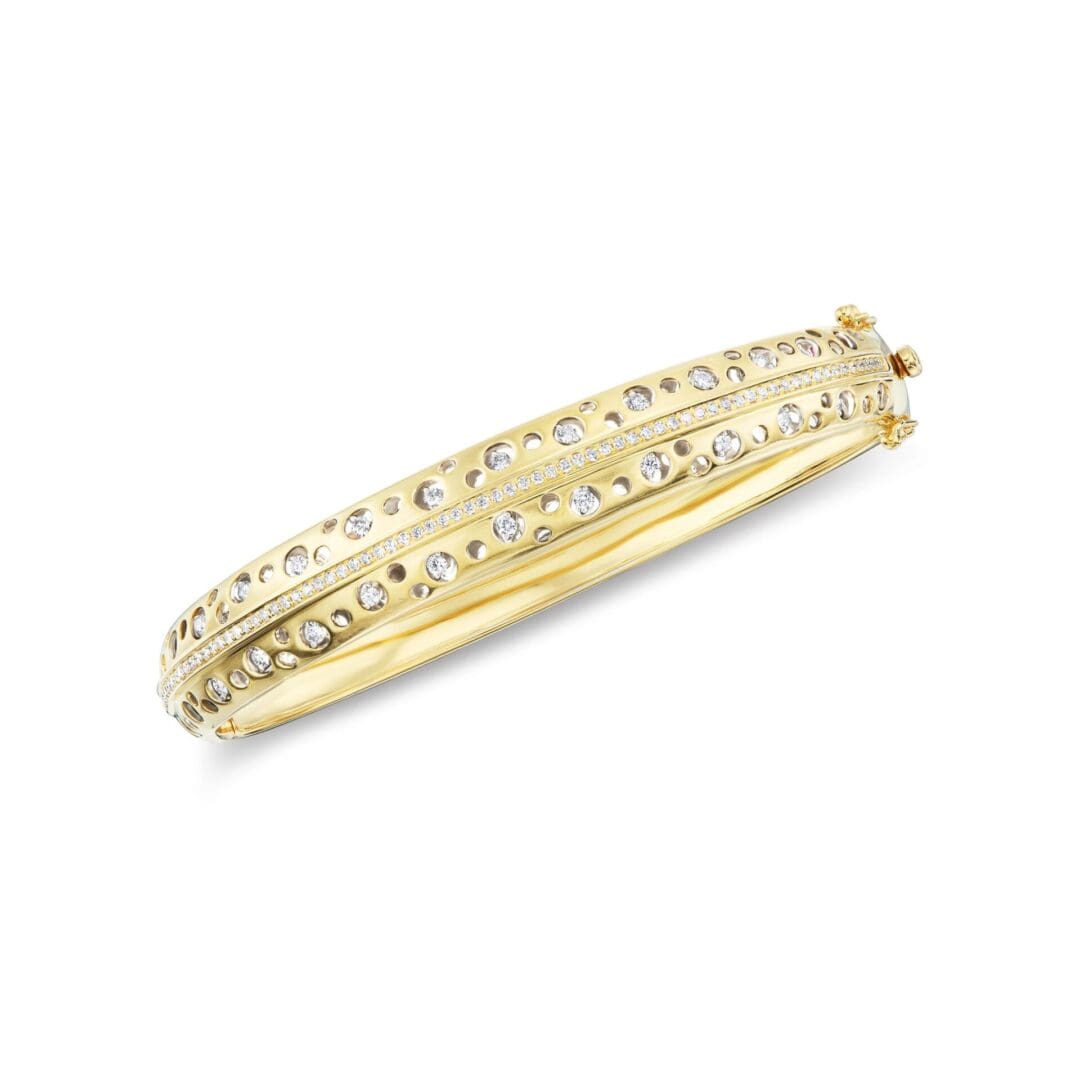 A gold bracelet with some kind of diamond on it