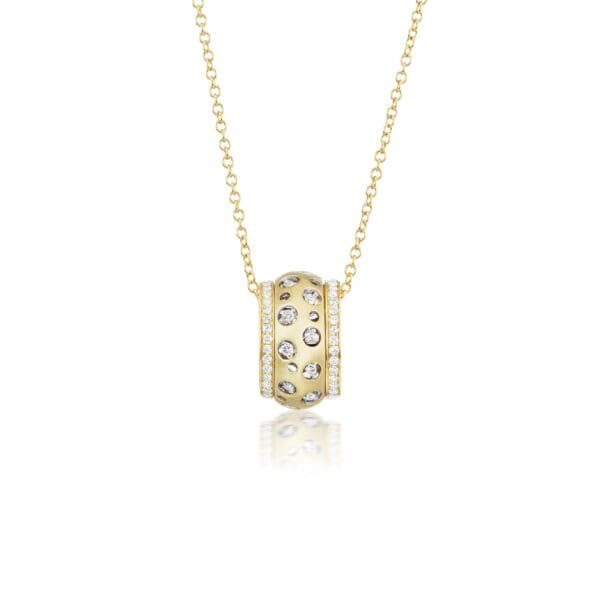 A gold necklace with a diamond pendant on it.